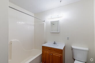 3BR, 2BA - Bathroom - University Crossing