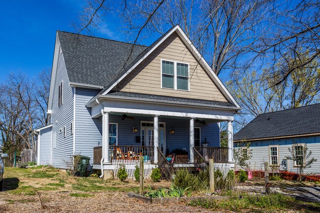 Building Photo - 313 Idlewild Ave