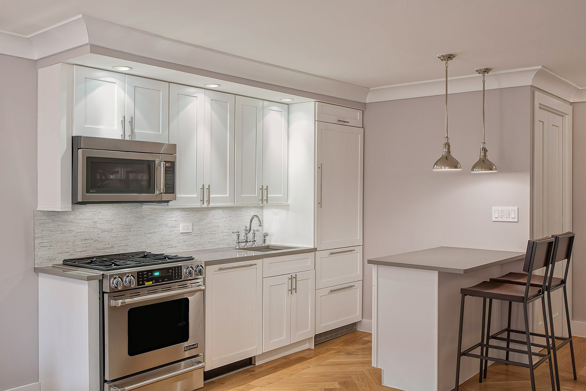 Building Photo - 220 W 48th St