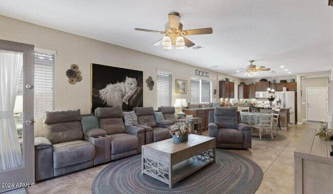 Foto del edificio - 802 E Blossom Rd