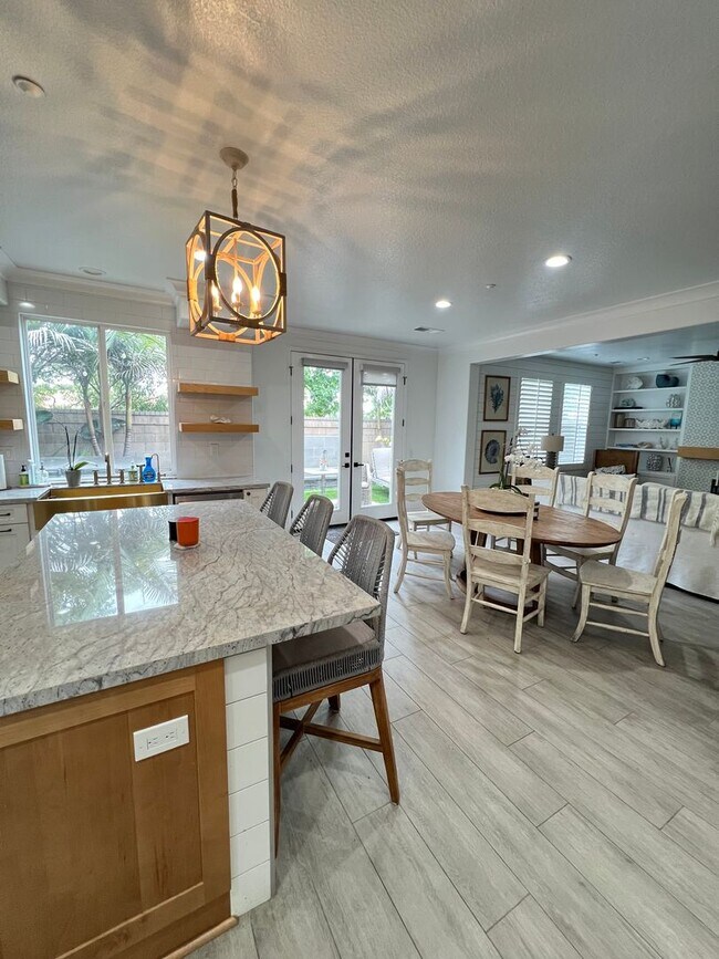 Foto del edificio - Beautifully Furnished Home in Huntington Beach
