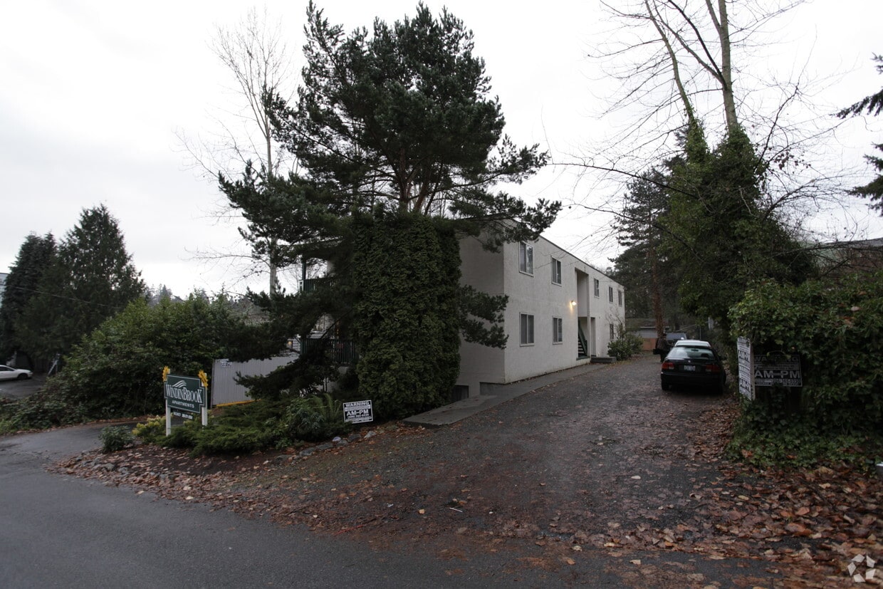 Building Photo - Windinbrook- North Seattle Spacious Studio