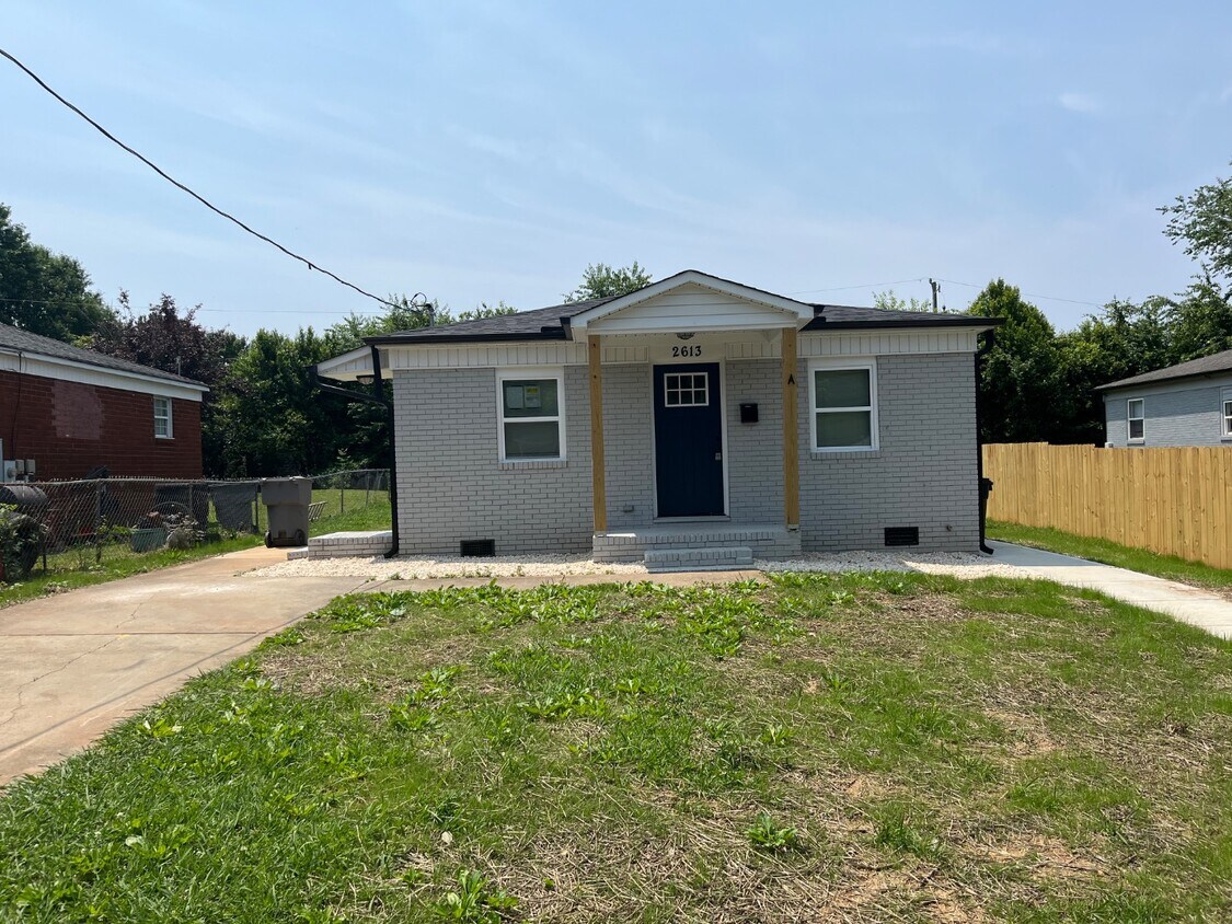 Foto principal - 2613 Dundeen St