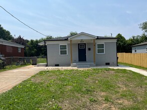 Building Photo - 2613 Dundeen St