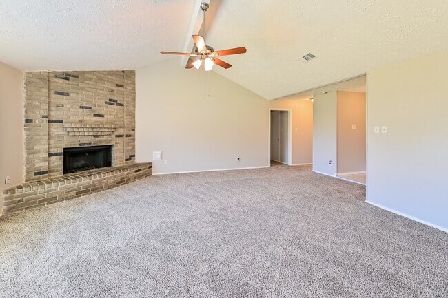 Foto del edificio - 8403 Rustwood Ct