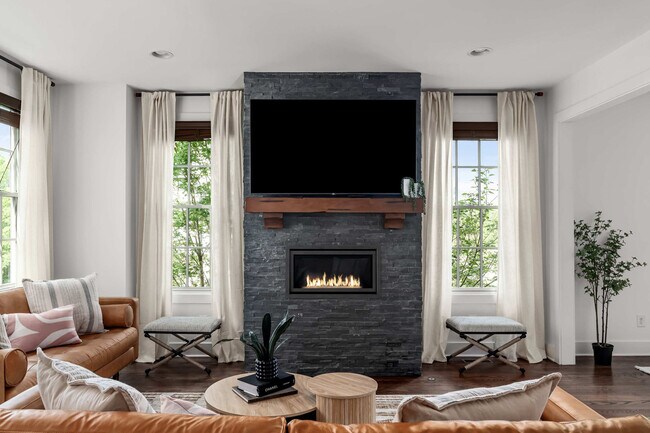 Building Photo - 1015D 12th Ave S