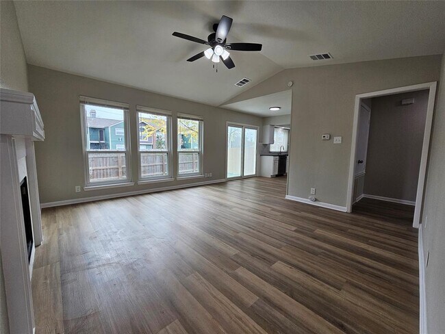 Foto del edificio - 1418 Hyridge Cir