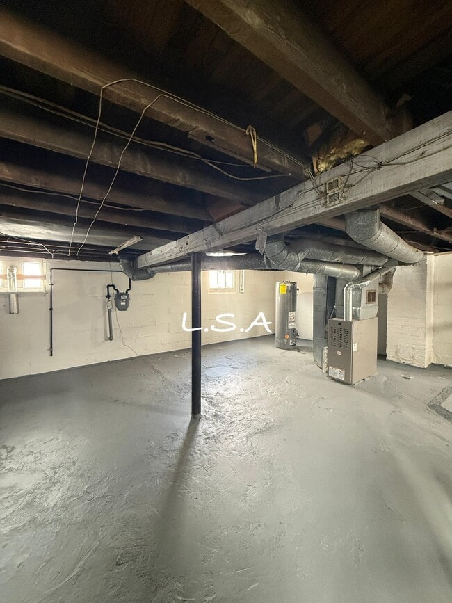 Building Photo - 17421 Broadway Ave