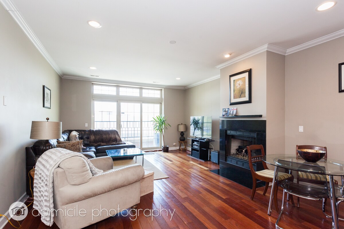 Primary Photo - 1347 N Ashland Ave