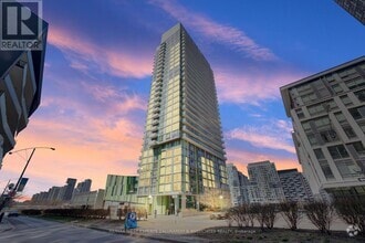 Building Photo - 170-170 Fort York Blvd