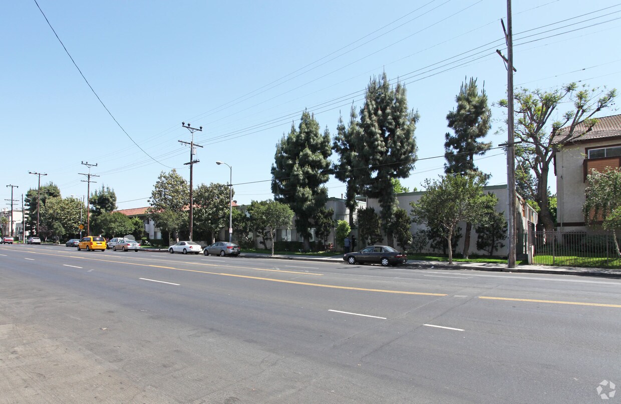 Foto del edificio - Burbank Oaks Apartments