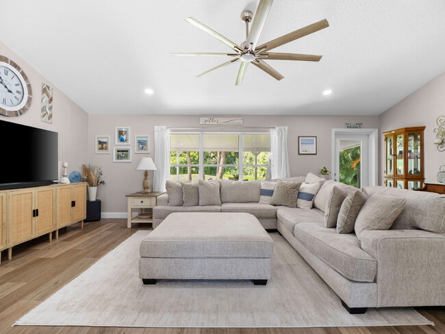 Building Photo - 3-bedroom, 2-bath