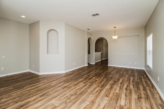 Foto del edificio - 1237 Kellogg Dr