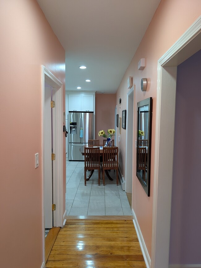 Building Photo - 28 Shapley Ave