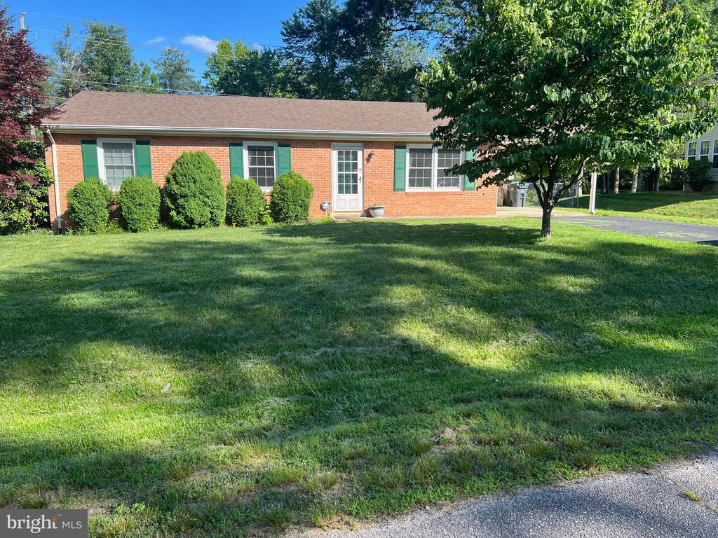 Primary Photo - 15 Rainier Ln