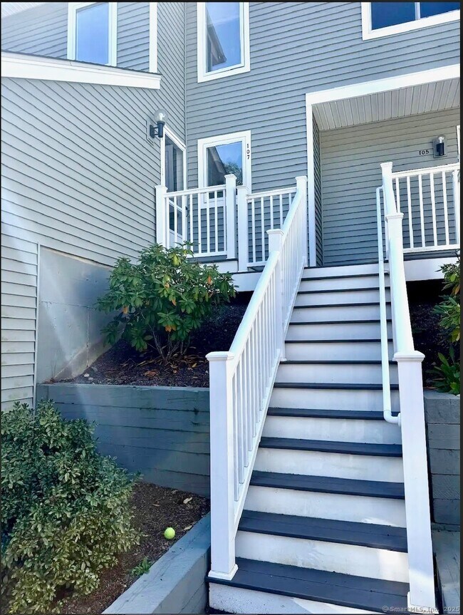 Building Photo - 107 Glen Dr Building Photo - 107 Glen Dr