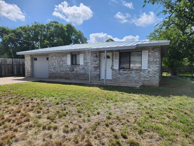Building Photo - 907 Barry Dr