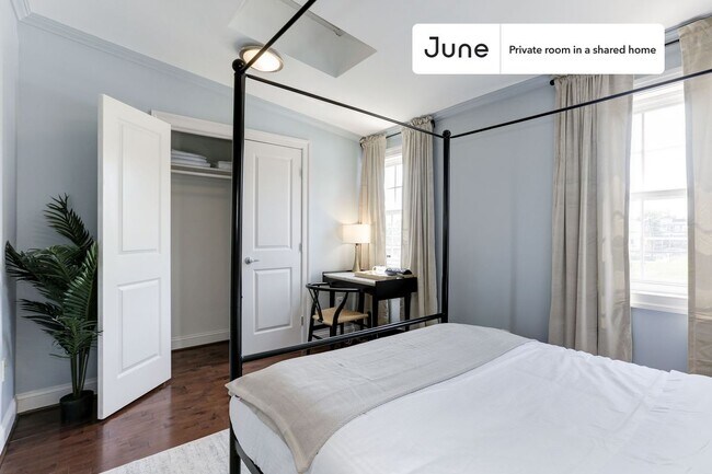 Foto del edificio - Private bedroom in 5 bed/3.5 bath Home