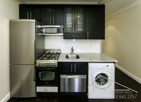 Primary Photo - 445 W 19th St