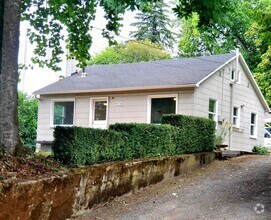 Building Photo - 745 SW Maplecrest Dr
