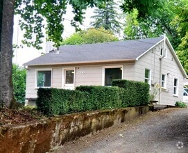Building Photo - 745 SW Maplecrest Dr