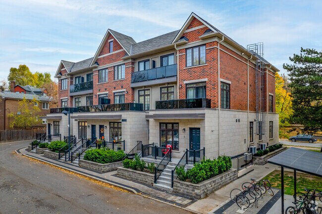 Photo du bâtiment - Cedarwood Townhomes