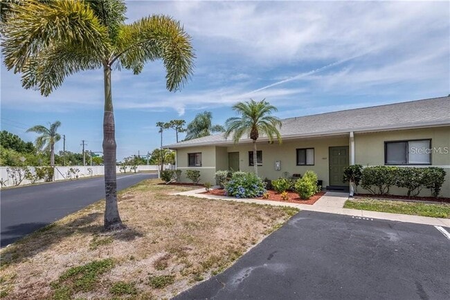 Foto del edificio - 25225 Rampart Blvd