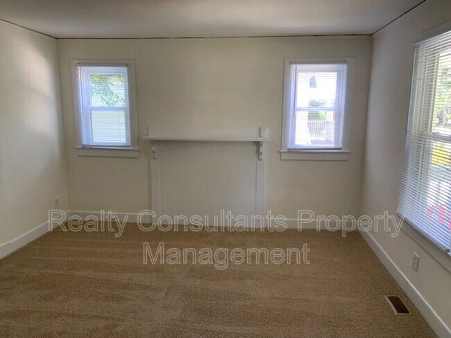 Building Photo - 1009 McCormick St