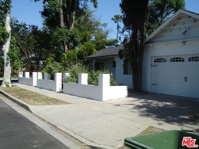 Building Photo - 6721 Melba Ave