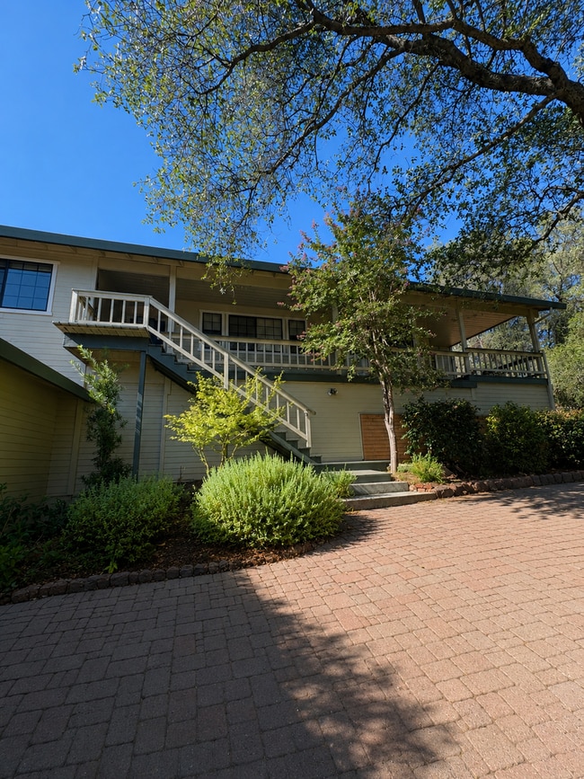 Building Photo - 12499 Incline Dr
