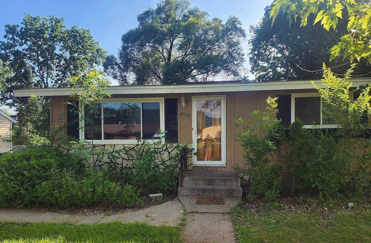 Primary Photo - 2938 S Marion Rd