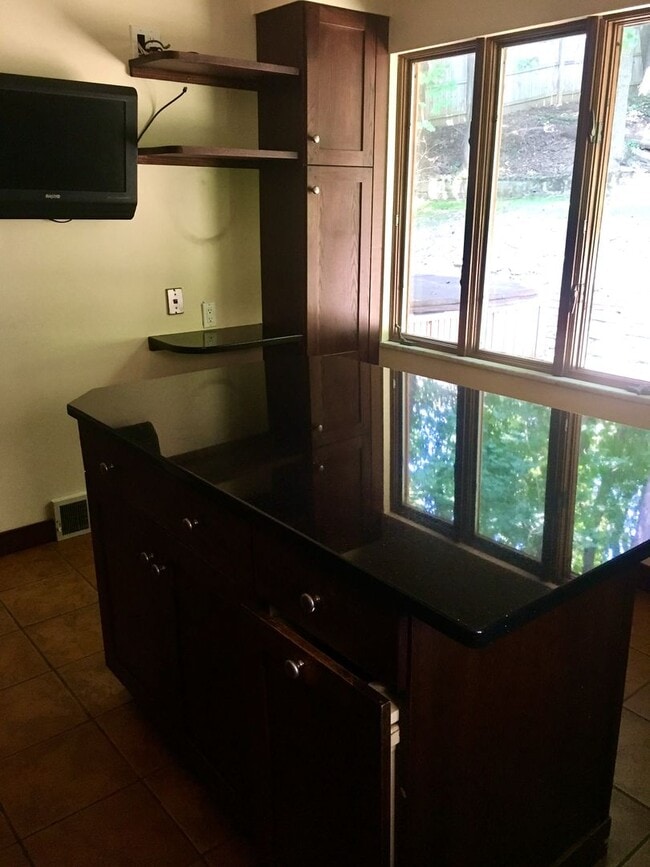 Building Photo - 1470 Mohican Dr