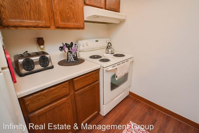 Building Photo - 2 br, 1.5 bath House - 2106 Valleyhigh Dr ...