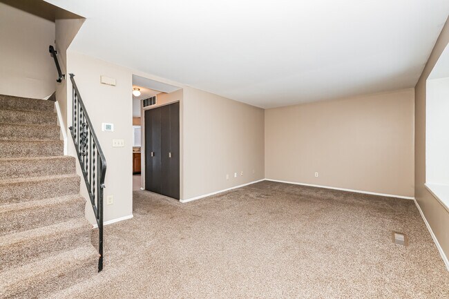 Building Photo - 5877 Taylorsville Rd