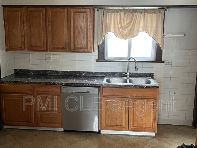 Building Photo - 2037 Bunts Rd