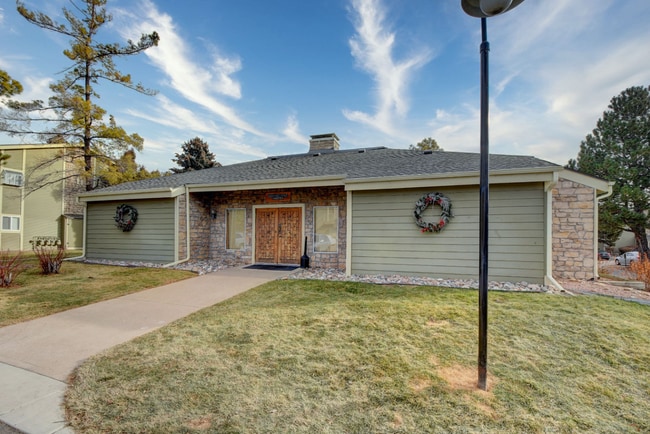 Building Photo - 2BR/2BA Charming Condo in Denver!