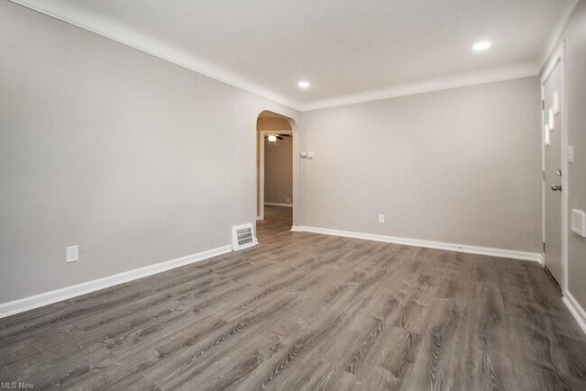 Foto del edificio - 797 E 212th St