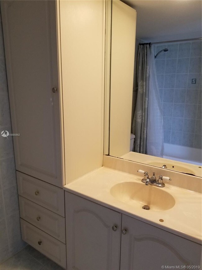 Building Photo - 899 West Ave