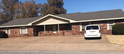 Building Photo - 2309 Lynn Ln