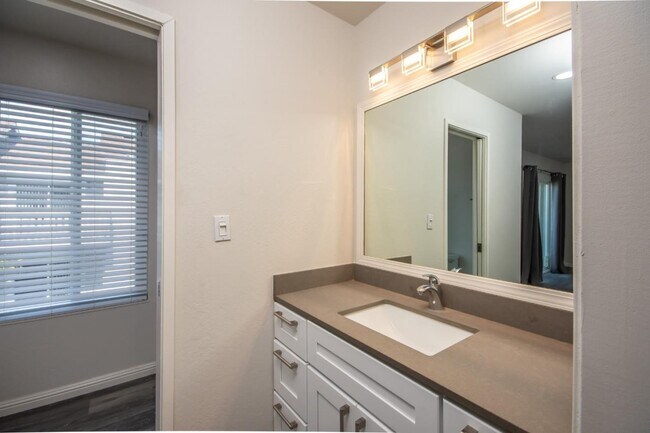 Foto del edificio - 1116 Lord Nelson Ln