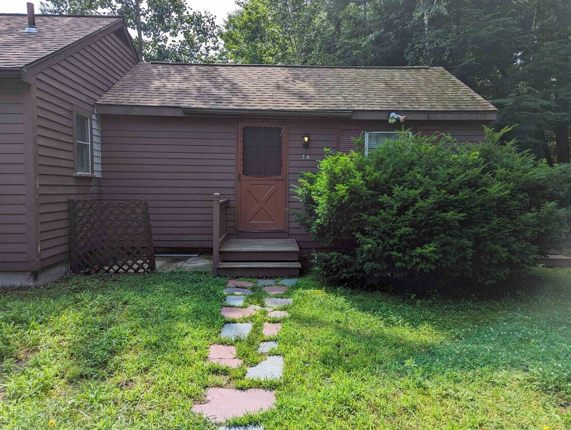 3 Winding Brook Rd Unit A, Goffstown, NH 03045 Room for Rent in
