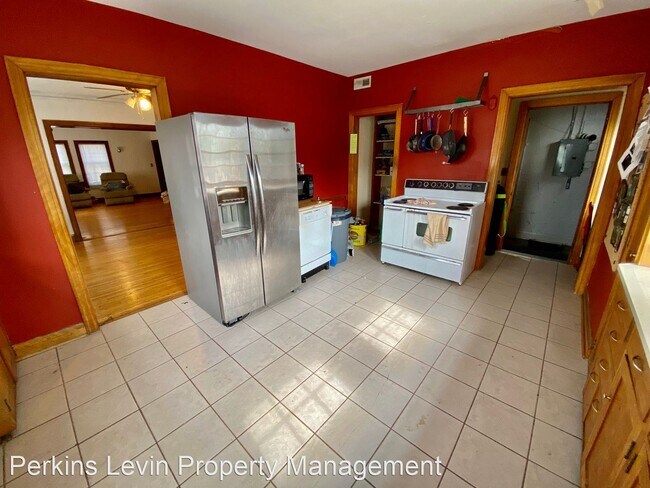 Foto del edificio - 4 br, 2 bath House - 2417 Fremont Ave. S