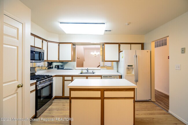 Foto del edificio - 70H Winthrop Rd