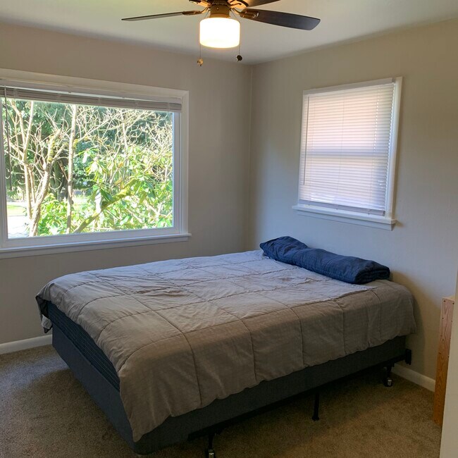 Queen size bed (Beautyrest) included. - 509 Avenue C