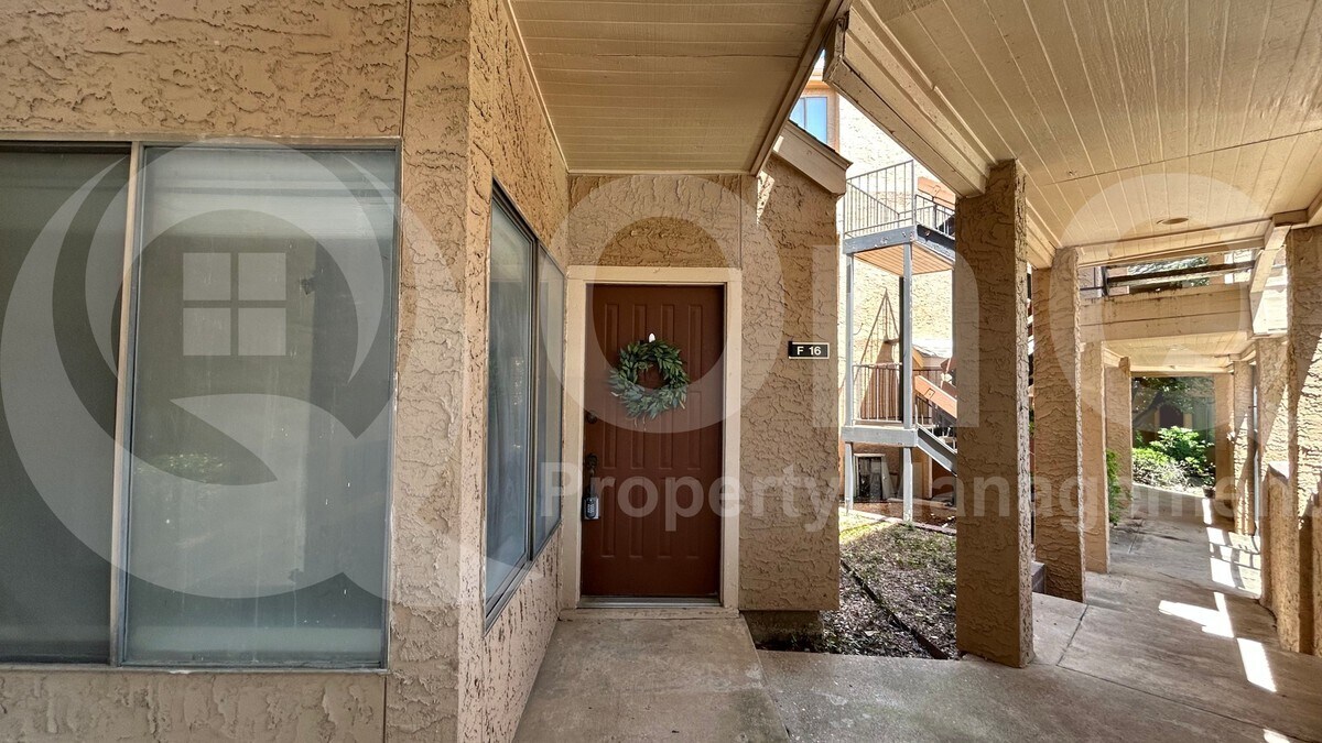 Foto principal - 5550 Spring Valley Rd