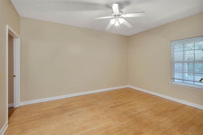 Foto del edificio - 346 Moss Creek Ln