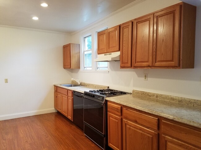 Kitchen - 39 Miller Ave