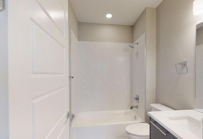 Foto del edificio - New Construction 3 Bedroom Townhomes for Rent