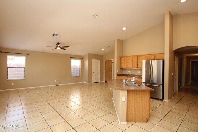 Foto del edificio - 10234 E Javelina Ave