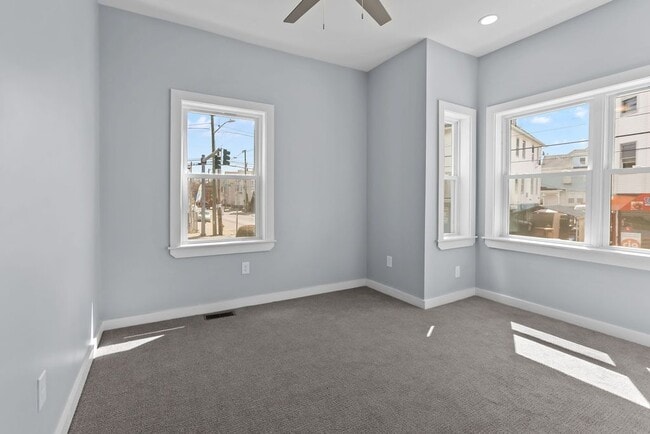 Building Photo - 515 Plainfield St
